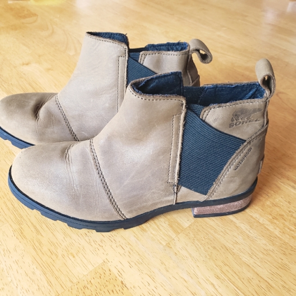 Sorel Emelie Chelsea waterproof ankle boots size 5